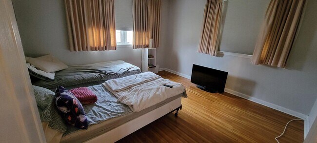 Building Photo - 117 N Brookfield Rd