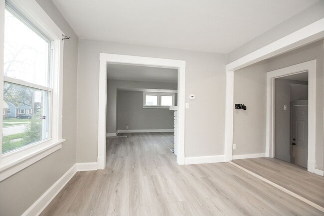 Building Photo - 3-BED, 1 BATH BEAUTIFUL SINGLE- FAMILY HOME IN MAPLE HEIGHTS!
