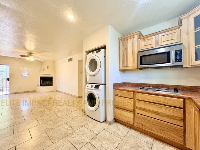 Building Photo - 1628 N Venice Ave