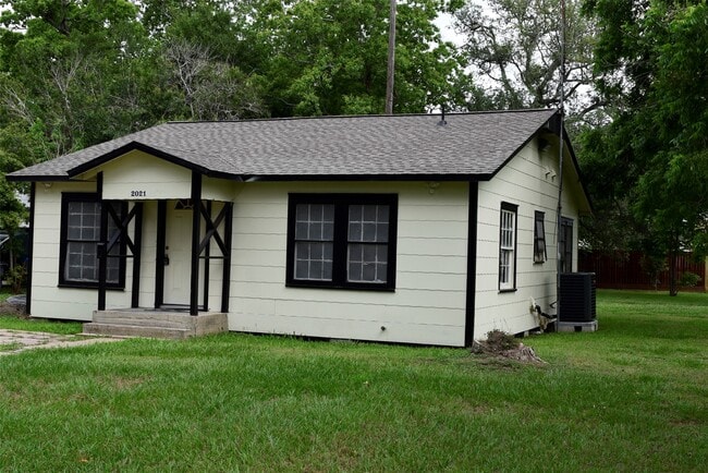 Primary Photo - 2021 Ducros St