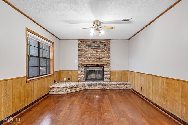 Building Photo - 1005 Clarence St