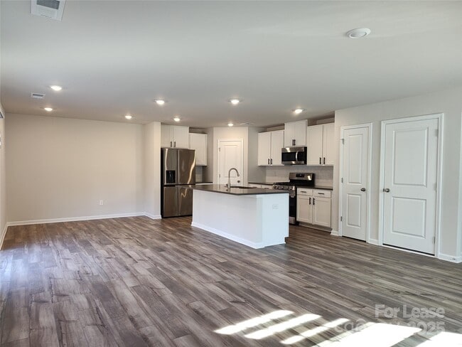 Building Photo - 3247 Crawford Ave