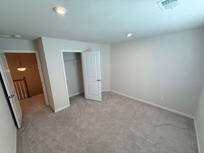 Building Photo - Like New home in Monroe