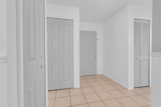 Building Photo - 2432 King Oak Ct