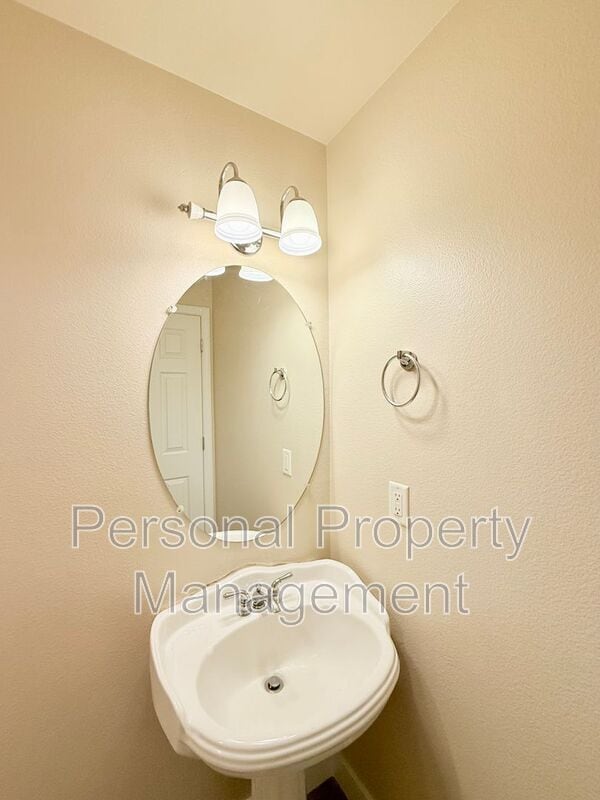 Building Photo - 16524 NE 19th St