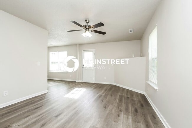 Building Photo - 3 Bedroom Pet-Friendly Home in Greensboro, NC with Main Street Renewal