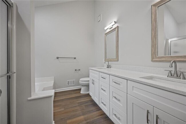 Building Photo - 410 Hickory Walk