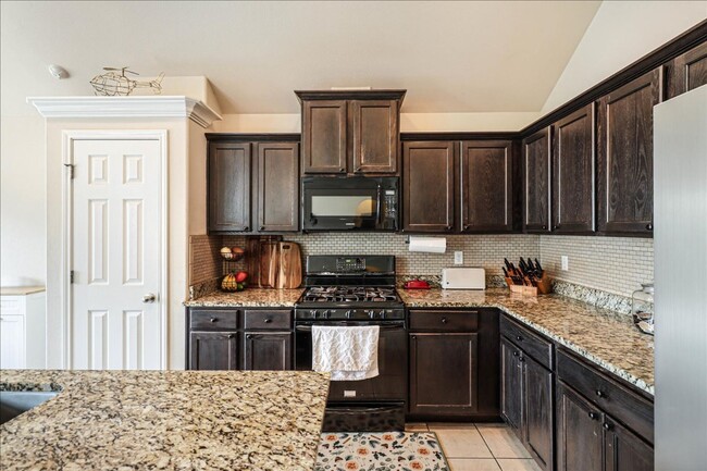 Building Photo - 3906 Las Bahias Dr