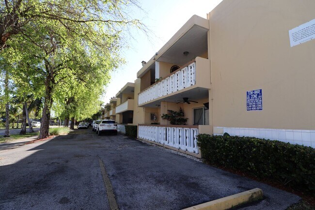 Building Photo - 2031 NE 139th St