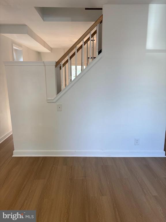 Building Photo - 213 Vernon St