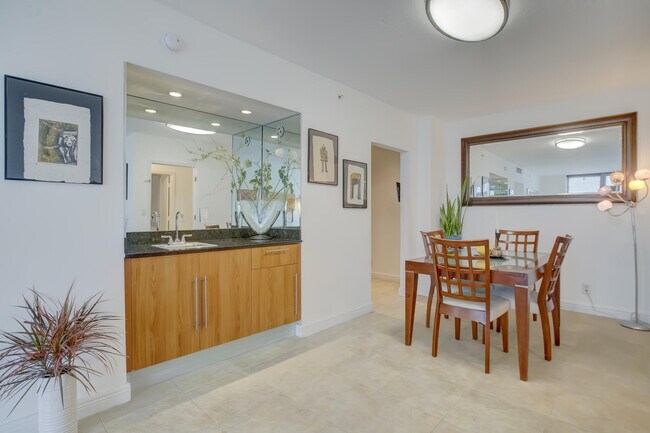 Building Photo - 3000 S Ocean Dr