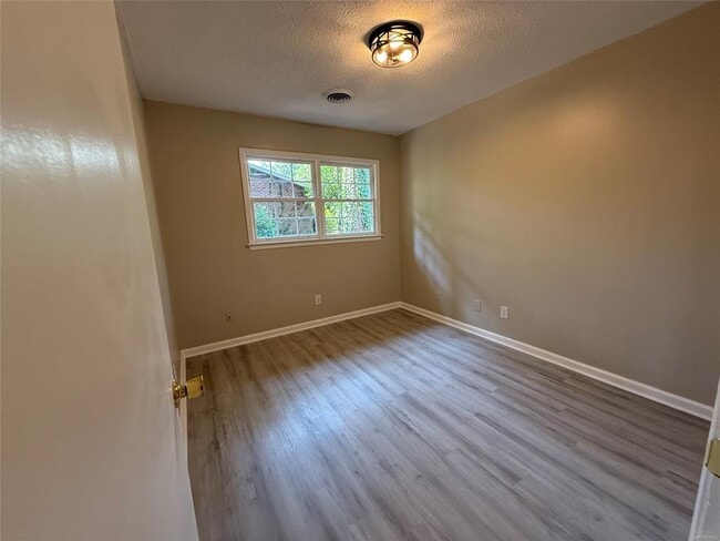 Building Photo - 113 Lori St