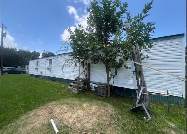 Building Photo - 216 Aztec Way