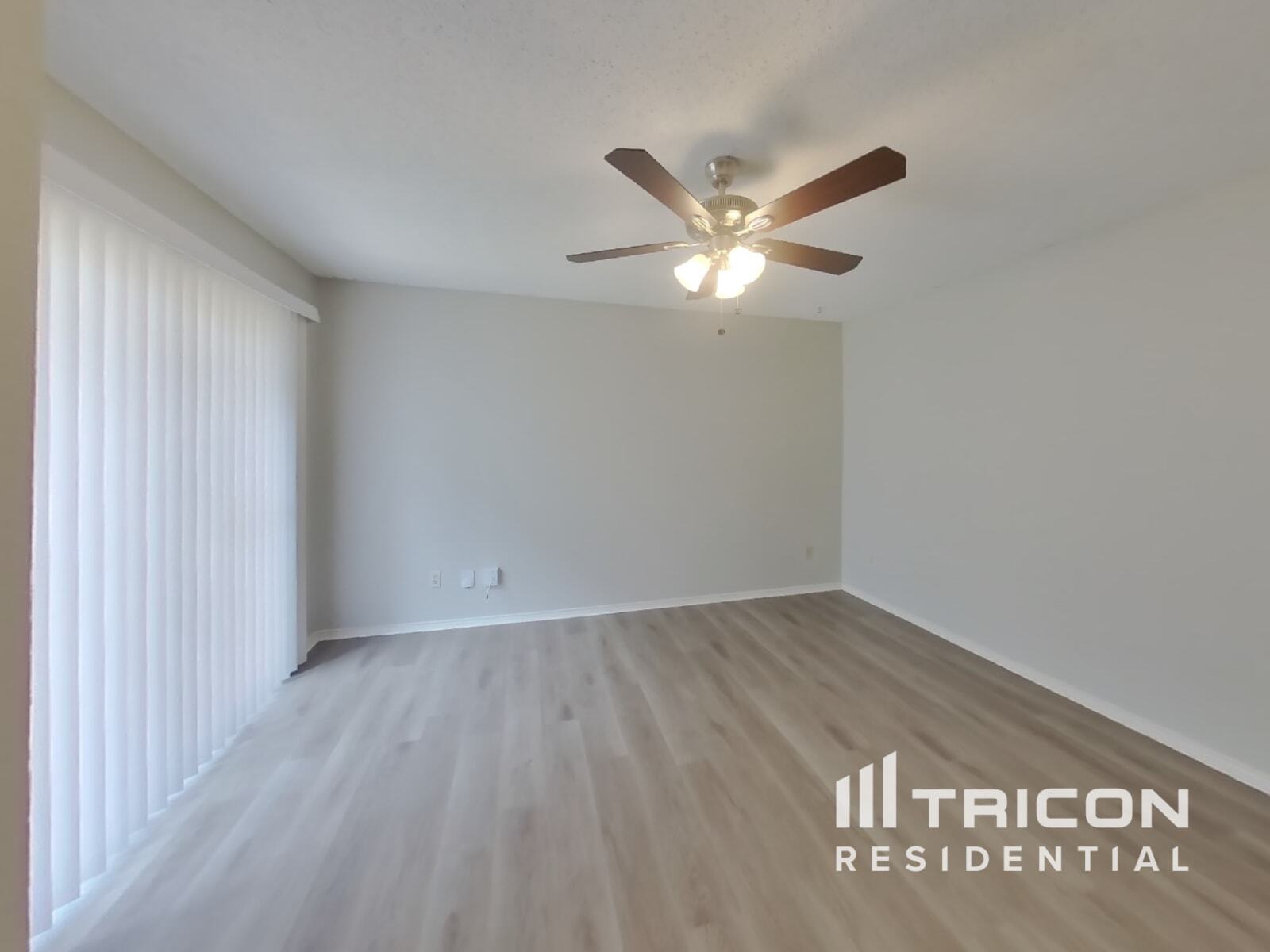 Building Photo - 1611 Sunset Village Dr