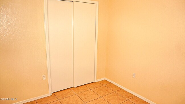 Building Photo - 3559 Oasis Dr