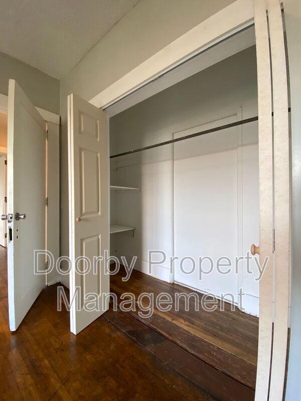Building Photo - 2802 Fairview Dr