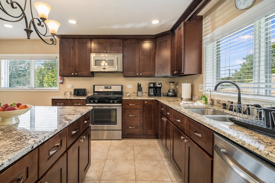 Building Photo - 356 W Morris Ave