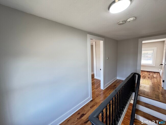 Building Photo - 137 Middletown Ave