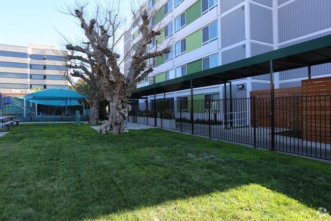Building Photo - West Valley Towers