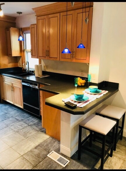 Building Photo - 137 W Johnson Ave