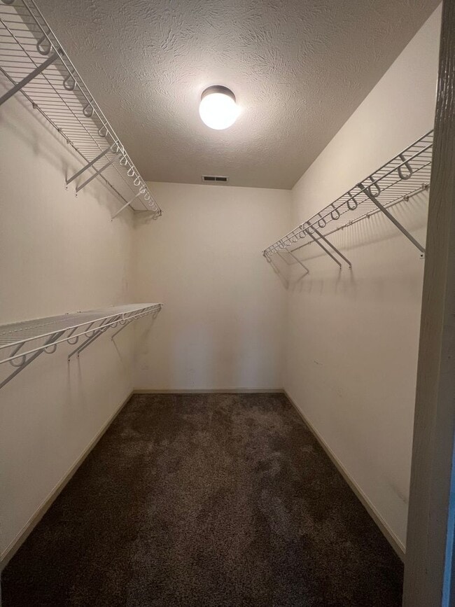 Building Photo - Must See Elkhorn Home!!