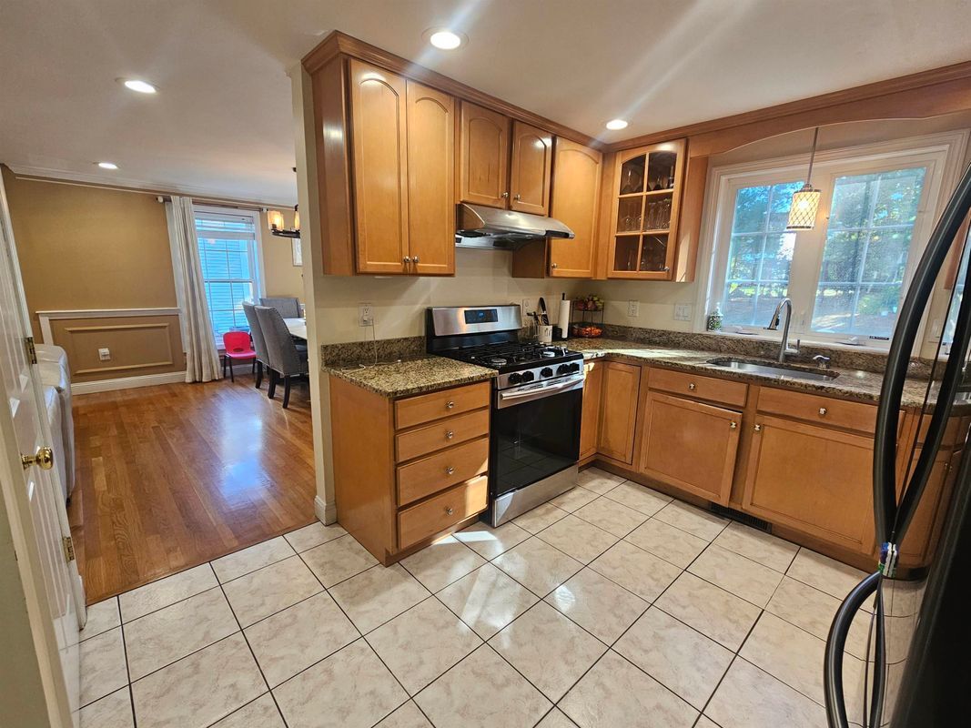 Building Photo - 9 Hibiscus