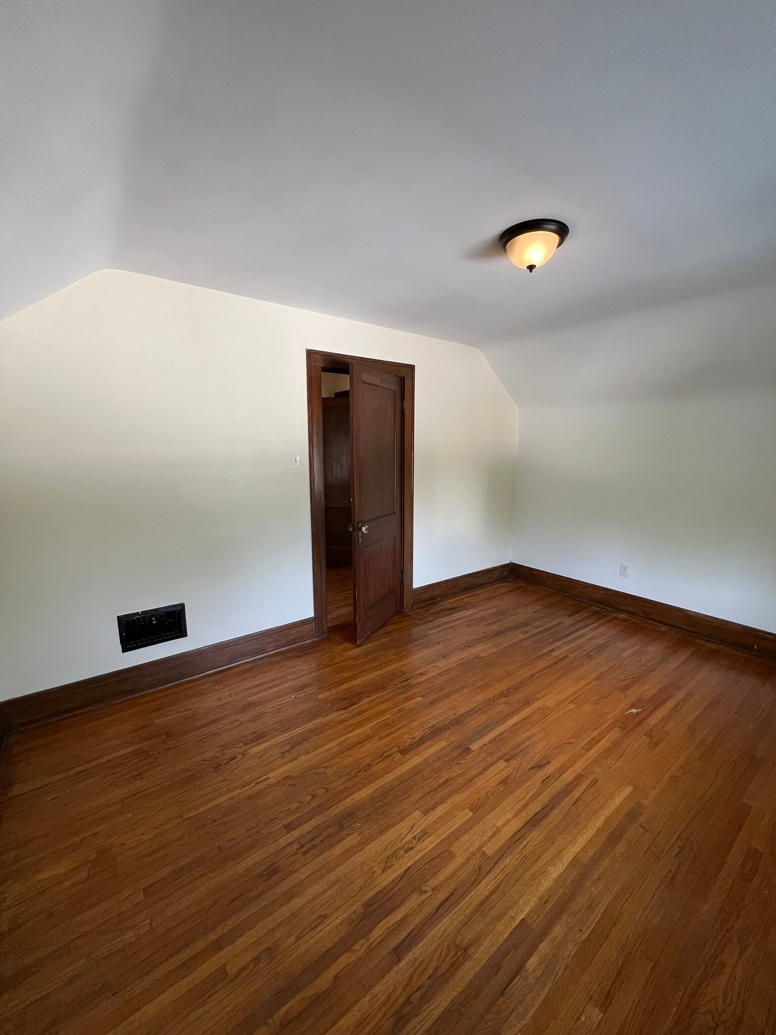Building Photo - 2868 McKoon Ave