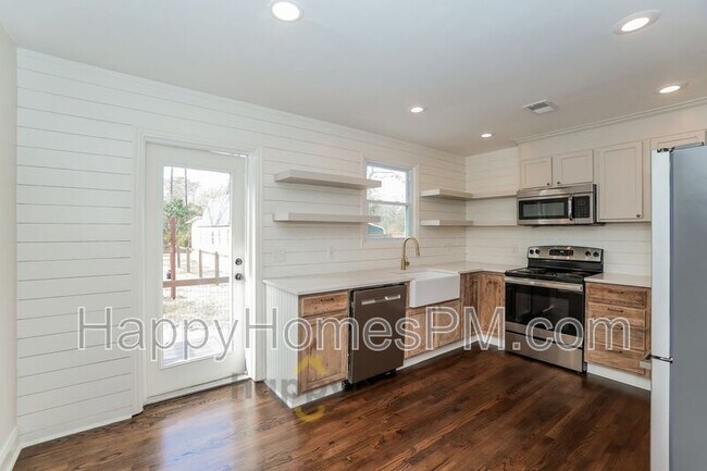 Building Photo - 3459 Johan Blvd