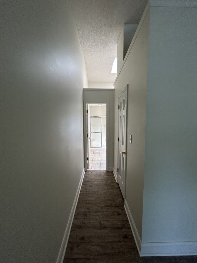 Building Photo - 104 Breezewood Dr