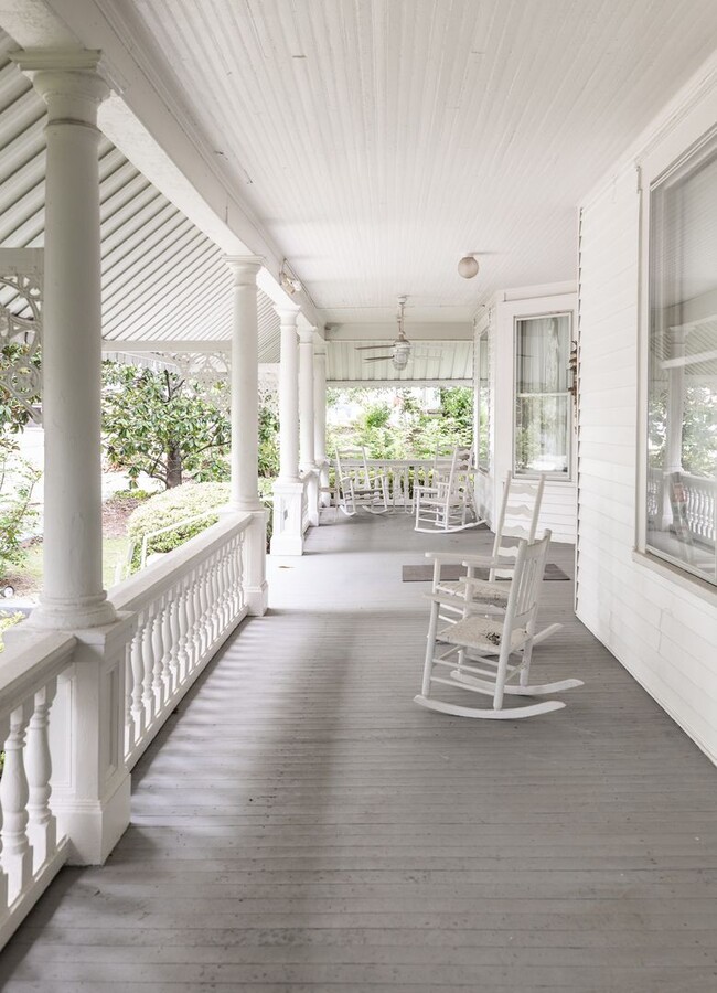 Building Photo - RESIDENTIAL/COMMERCIAL RENTAL - Charming historic home located downtown Opelika! (*Partially Furn...