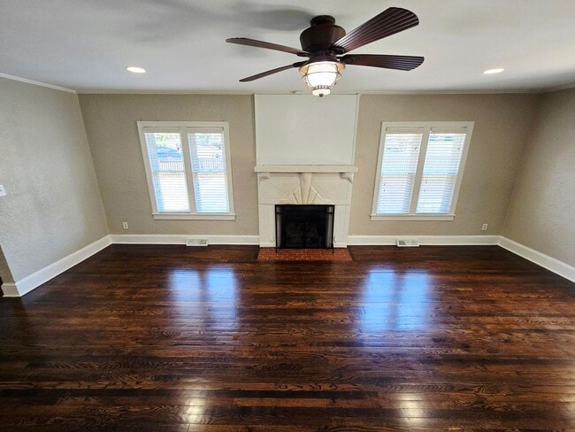 Building Photo - Charming Brick Home for Rent in Burlington