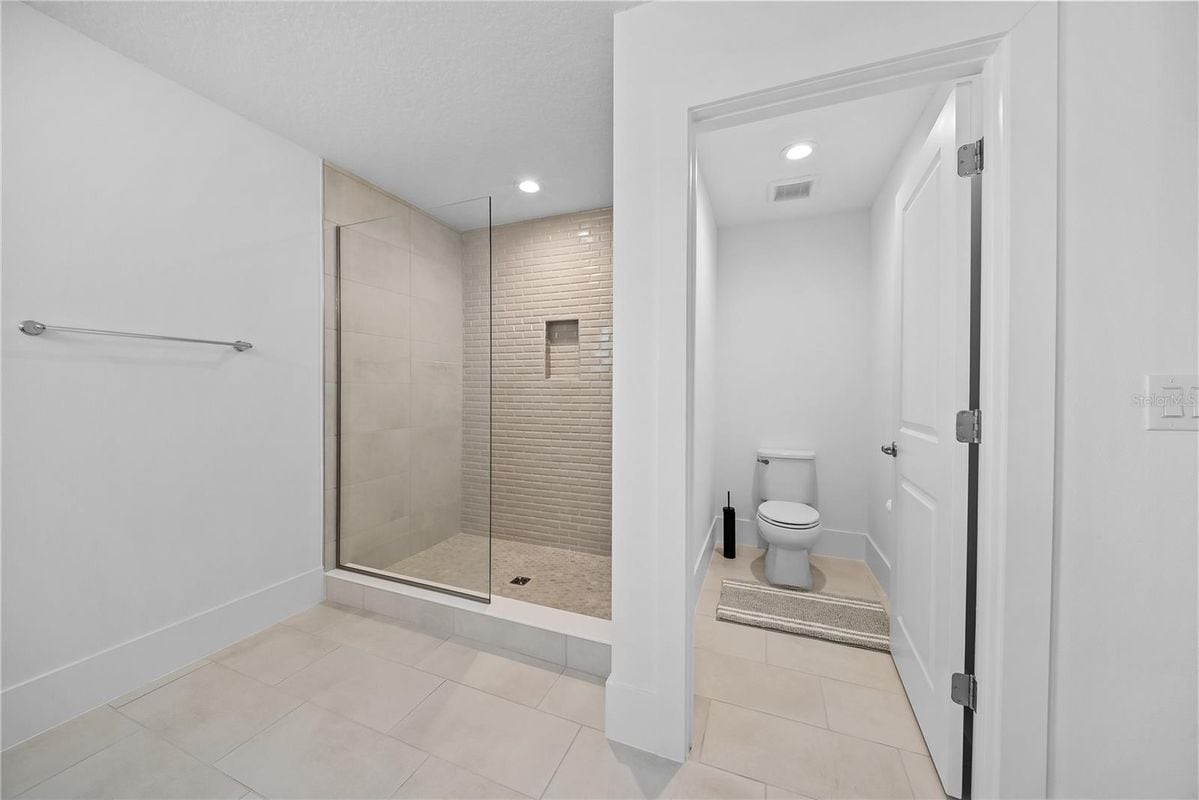 Building Photo - 1694 Pinecliff Dr