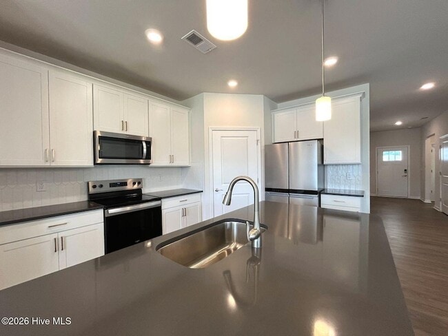 Building Photo - 512 Ragapple Ln