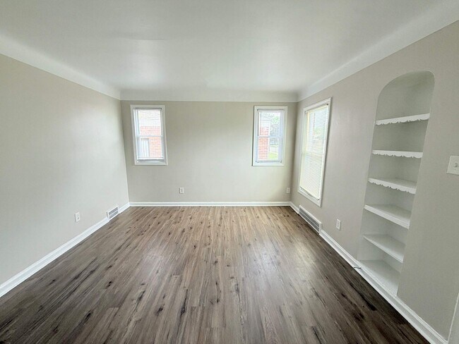 Building Photo - Fully Renovated 3-Bedroom Home – Move-In R...