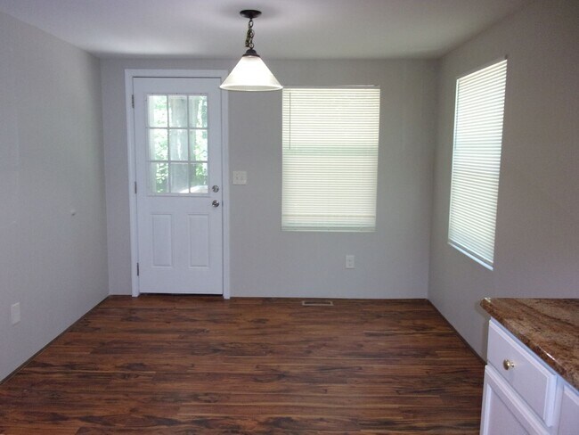 Building Photo - Recently Updated and Refreshed 3 Bedroom 2 Bath Home in Fort Mill