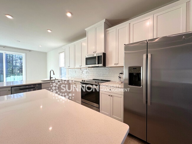 Building Photo - 3 Bedroom Townhome Located in Wendover Green