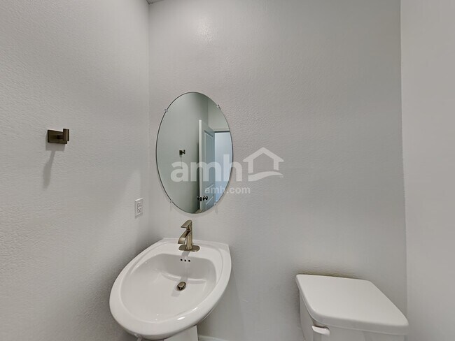 Building Photo - 3376 Blodwen St