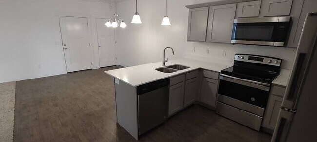 Building Photo - Incredible Vineyard Condo with Garage