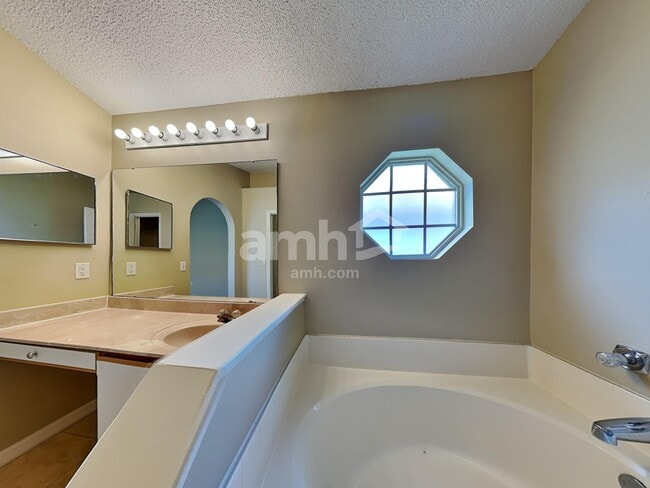 Building Photo - 1718 Westminster Trl