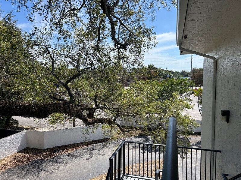 Building Photo - 2550 SW 18th Terrace