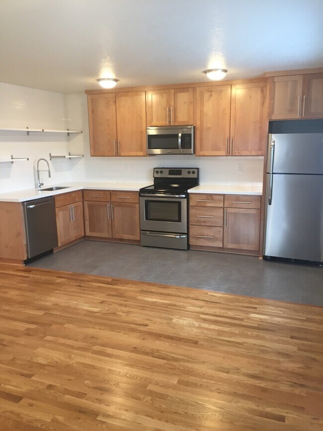 Building Photo - Private Modern 2Br Hardwoods, Quartz, SS A...