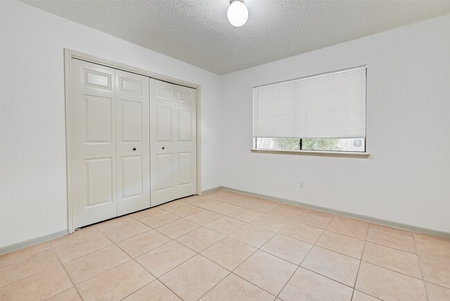 Building Photo - 9814 Paddock Park Dr