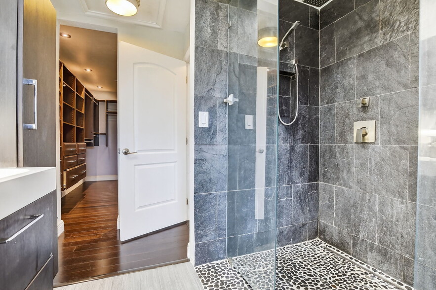 Building Photo - 2740 NE 34th St