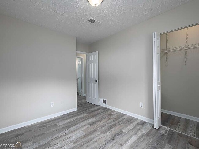 Building Photo - 3874 Mulkey Cir SW