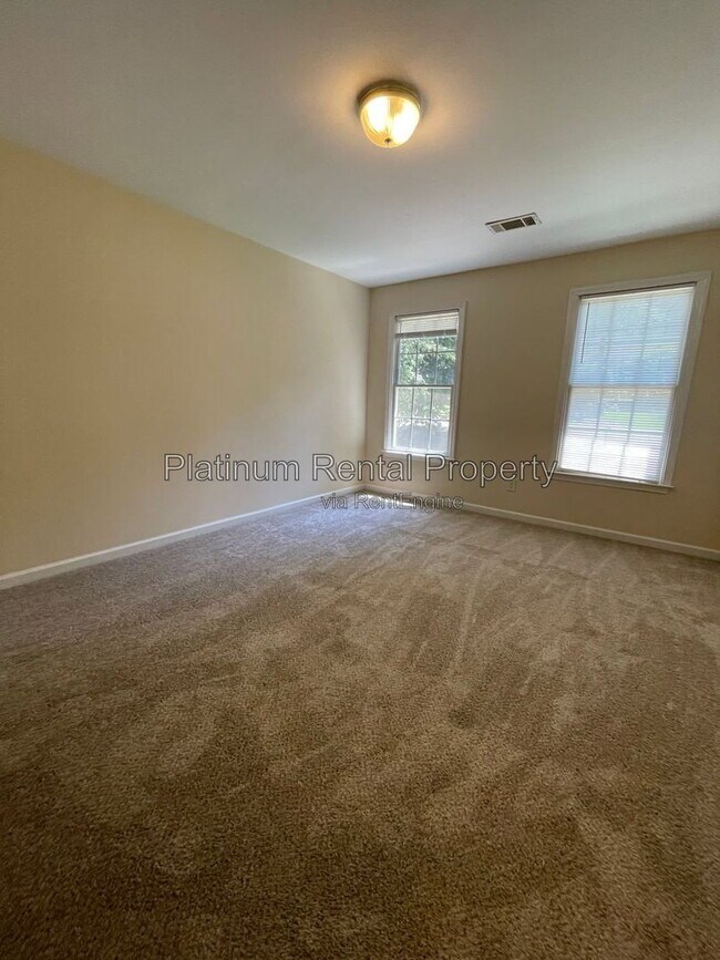 Building Photo - 7115 Red Fox Ln