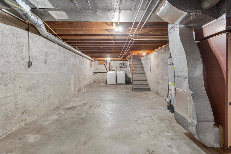 Building Photo - 1320 Alms Dr