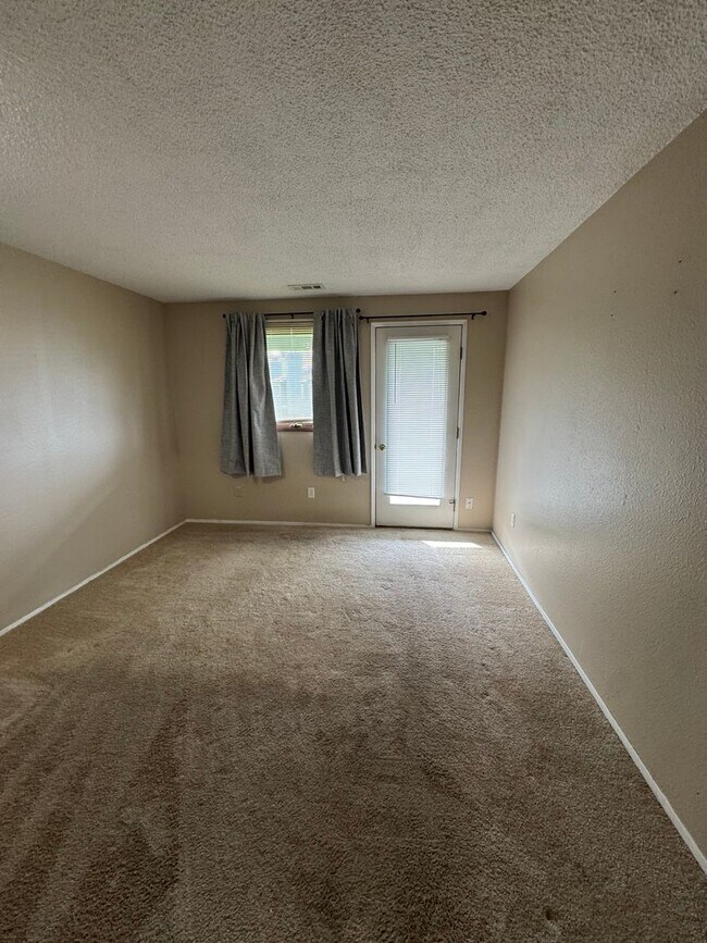 Building Photo - 10245 Jamestown Dr