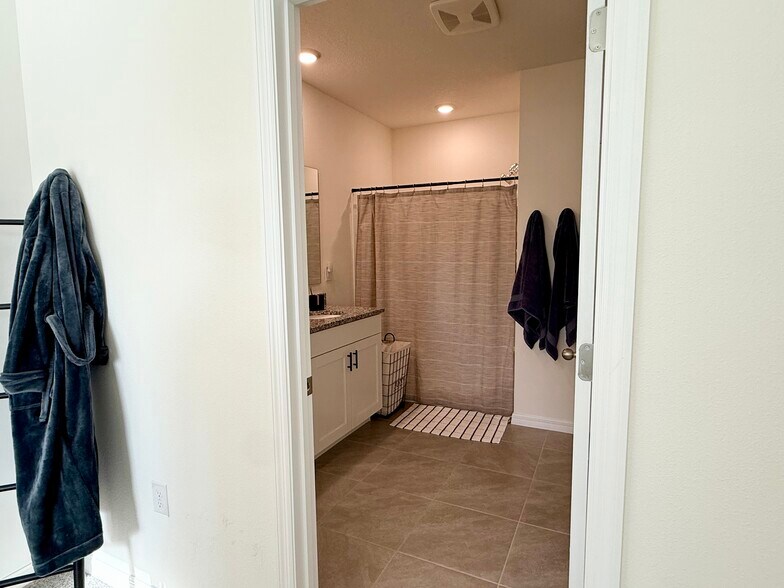 Building Photo - 13 Melogold Dr