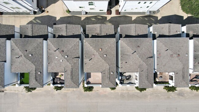 Building Photo - 2709 Kennedy St