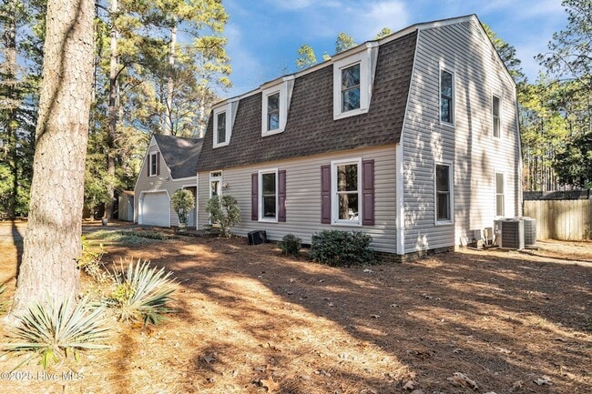 Building Photo - 215 Canterbury Rd